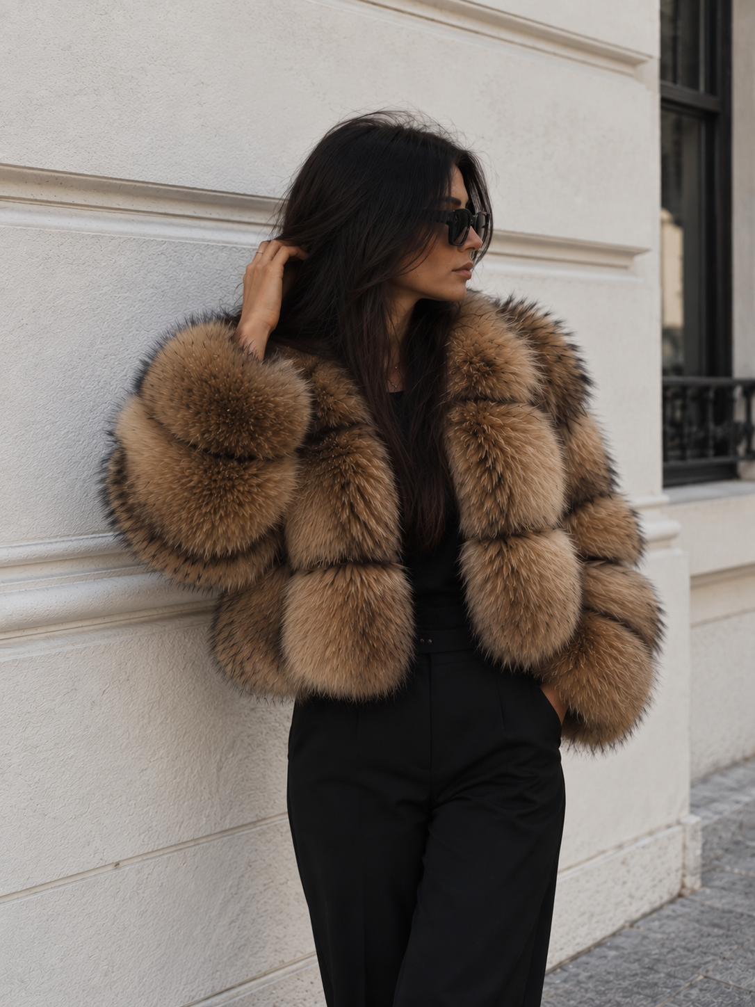 LINDA -
Manteau Court en Fausse Fourrure
