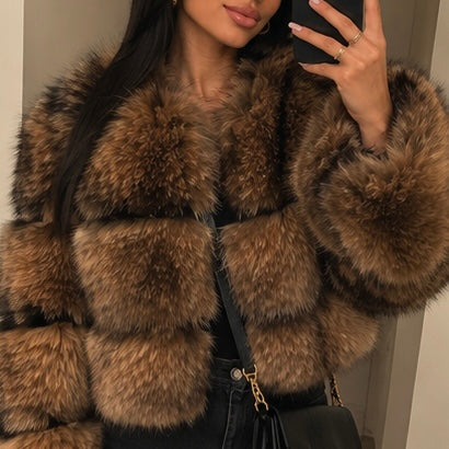 LINDA -
Manteau Court en Fausse Fourrure